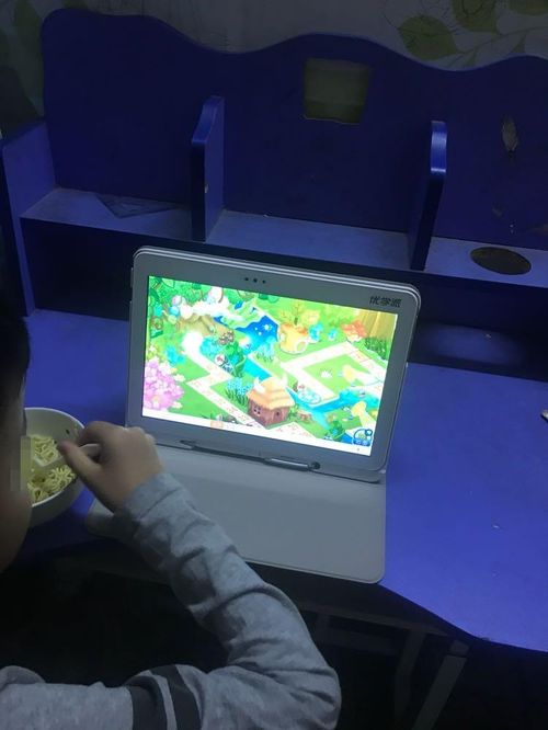 電子產品進課堂 賦能教學多樣性，而非加重家庭負擔
